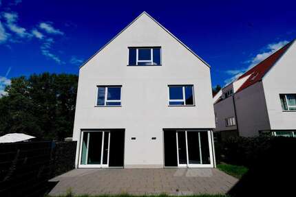 Haus Niederdorfelden - 7 Zimmer, 210 m&sup2;, 3.100&euro; | Angebot:27127707