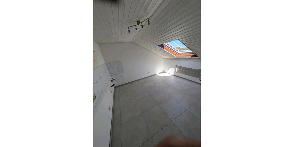 Dachgeschoßwohnung Rosbach vor der Höhe - 3 Zimmer, 90 m&sup2;, 1.000&euro; | Angebot:25656941