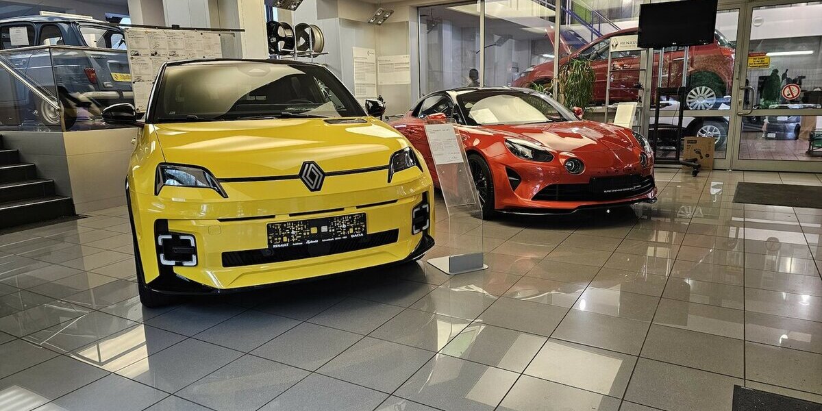 Renault Megane E-Tech Electric Equilibr+ 16300 .- Netto 21.313 km 19.397 &euro; Schwalbach/Taunus 65824