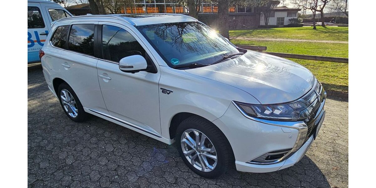 Mitsubishi Plug-in Hybrid Outlander 81.000 km 22.450 &euro; Gelnhausen 63571