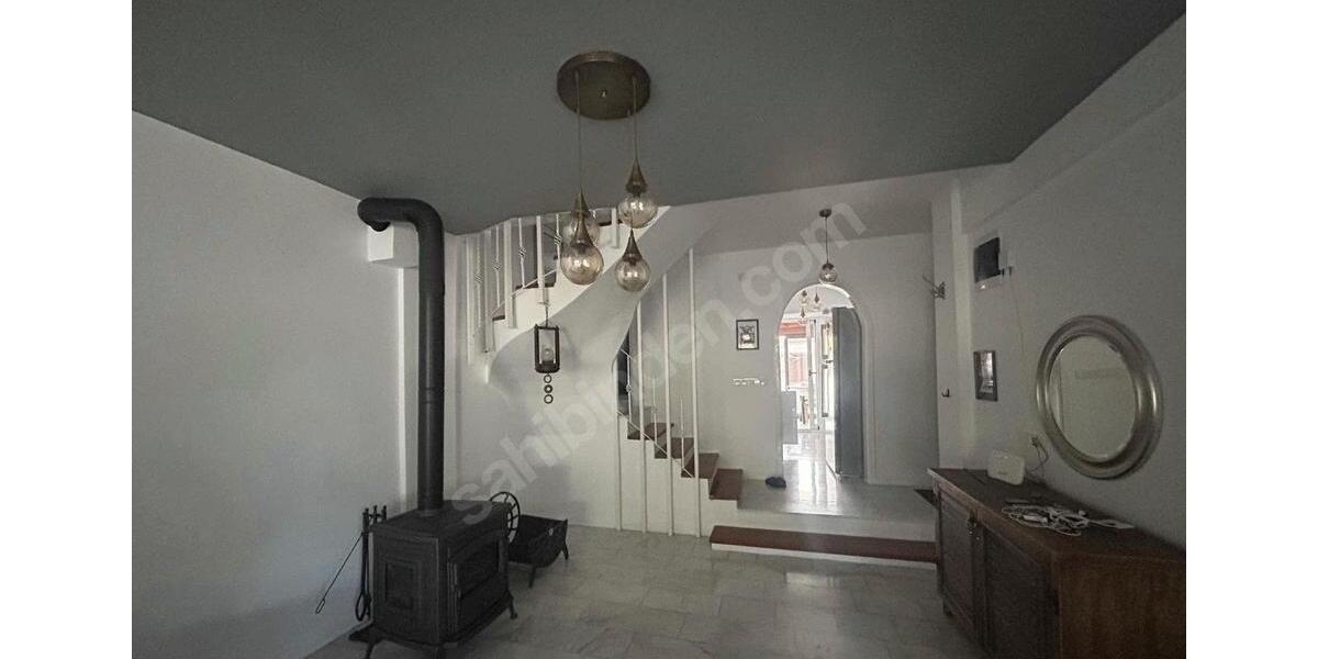 Villa Frankfurt am Main Innenstadt - 4 Zimmer, 120 m&sup2;, 400.000&euro; | Angebot:26619728