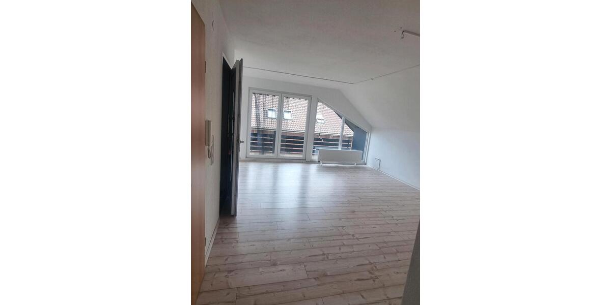 Dachgeschoßwohnung Münster (Hessen) - 3 Zimmer, 68 m&sup2;, 850&euro; | Angebot:26686095