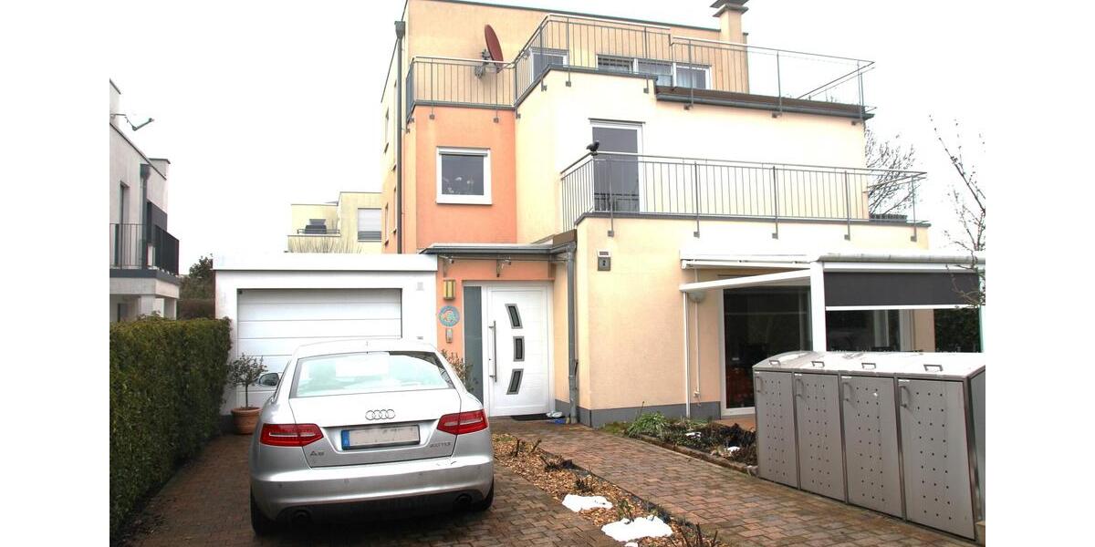 Einfamilienhaus Frankfurt am Main Kalbach - 11 Zimmer, 226 m&sup2;, 4.450&euro; | Angebot:25858316