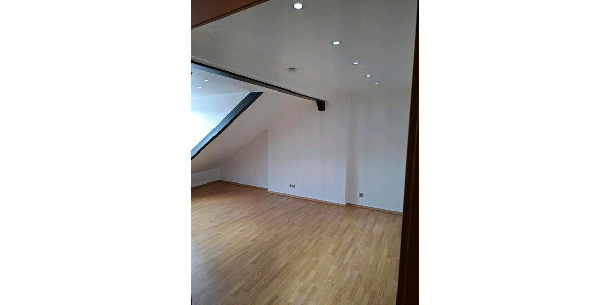 Dachgeschoßwohnung Aschaffenburg Österreicher Kolonie - 4 Zimmer, 71 m&sup2;, 960&euro; | Angebot:26698828