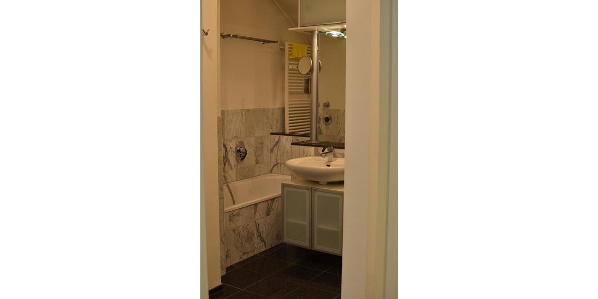 Hochparterre Frankfurt am Main Bockenheim - 3 Zimmer, 95 m&sup2;, 2.250&euro; | Angebot:25945216