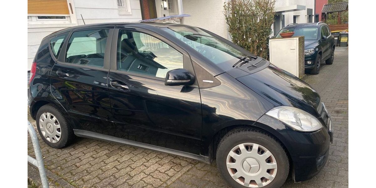 Mercedes-Benz A 160 180.000 km 2.550 &euro; Offenbach 63071