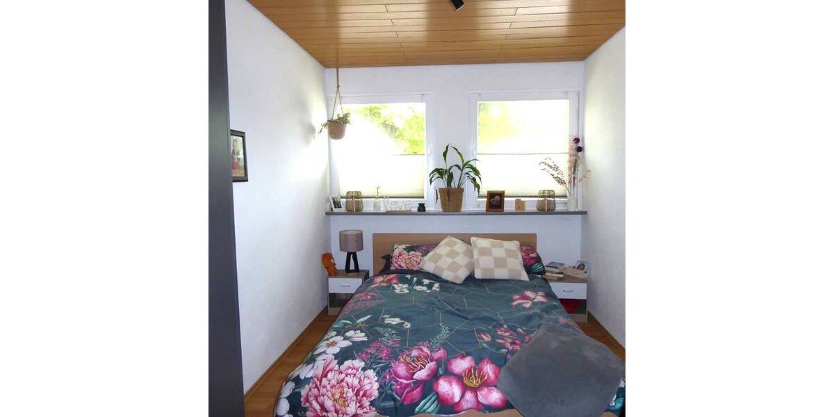 Etagenwohnung Friedrichsdorf - 4 Zimmer, 90 m&sup2;, 990&euro; | Angebot:26453427