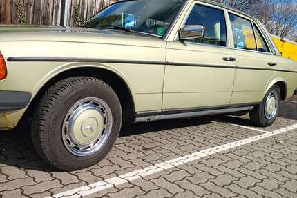 Mercedes-Benz 230 327.000 km 4.900 &euro; Frankfurt am Main 60529