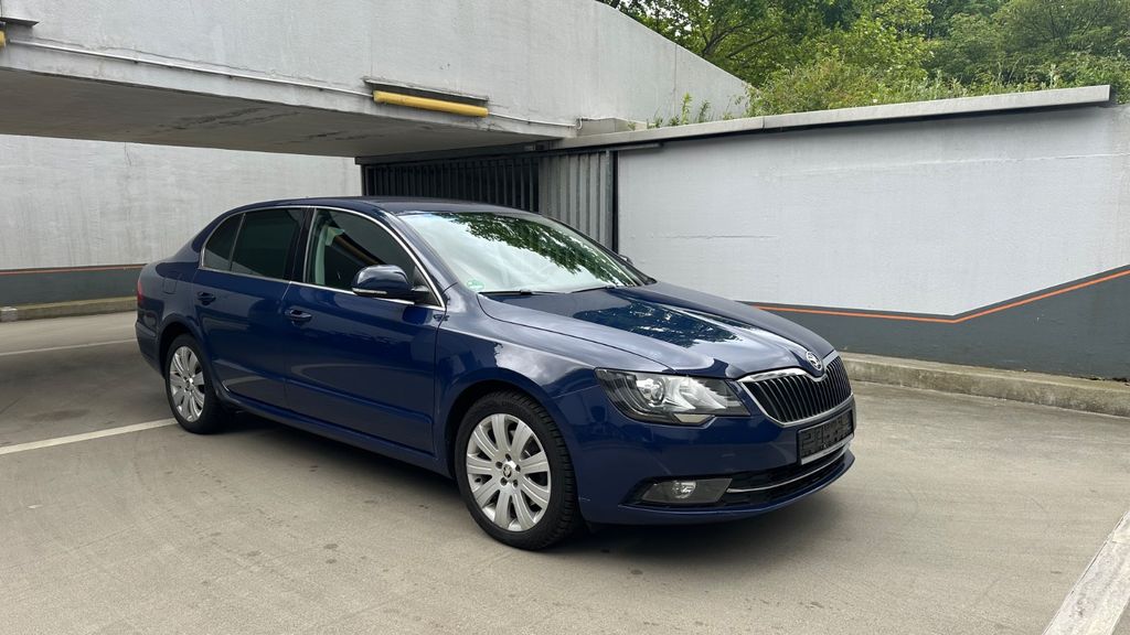 Skoda Superb 223.000 km 7.990 &euro; Eschborn 65760