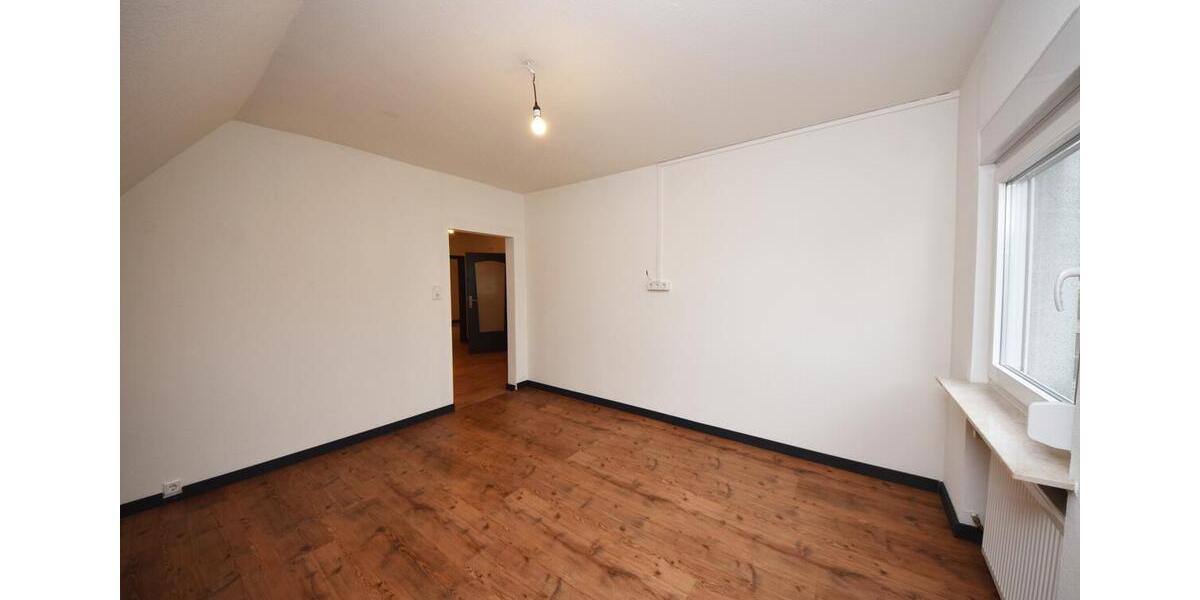Dachgeschoßwohnung Großostheim - 4 Zimmer, 90 m&sup2;, 880&euro; | Angebot:25752512
