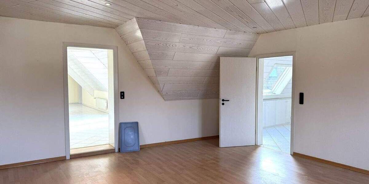 Etagenwohnung Bad Homburg Kirdorf - 4 Zimmer, 125 m&sup2;, 1.375&euro; | Angebot:25916603