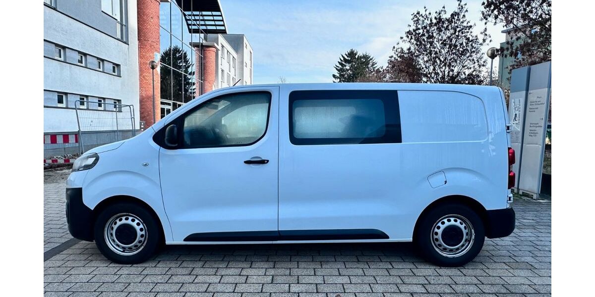 Opel Vivaro 24.000 km 22.100 &euro; Offenbach am Main 63071