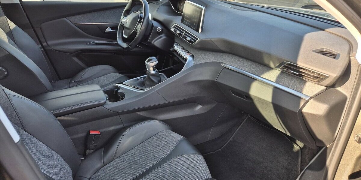 Peugeot 3008 1,2l Allure Navi, Rückfahrkamera, Parktronic 62.852 km 14.990 &euro; Rodgau 63110