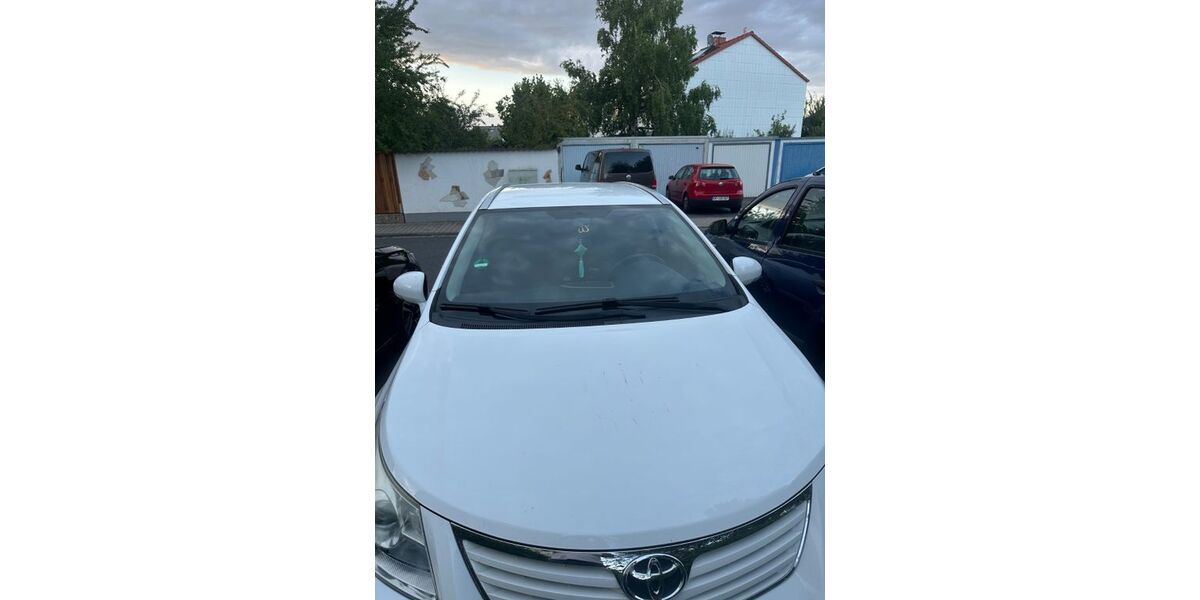 Toyota Avensis 141.000 km 9.900 &euro; Dietzenbach 63128