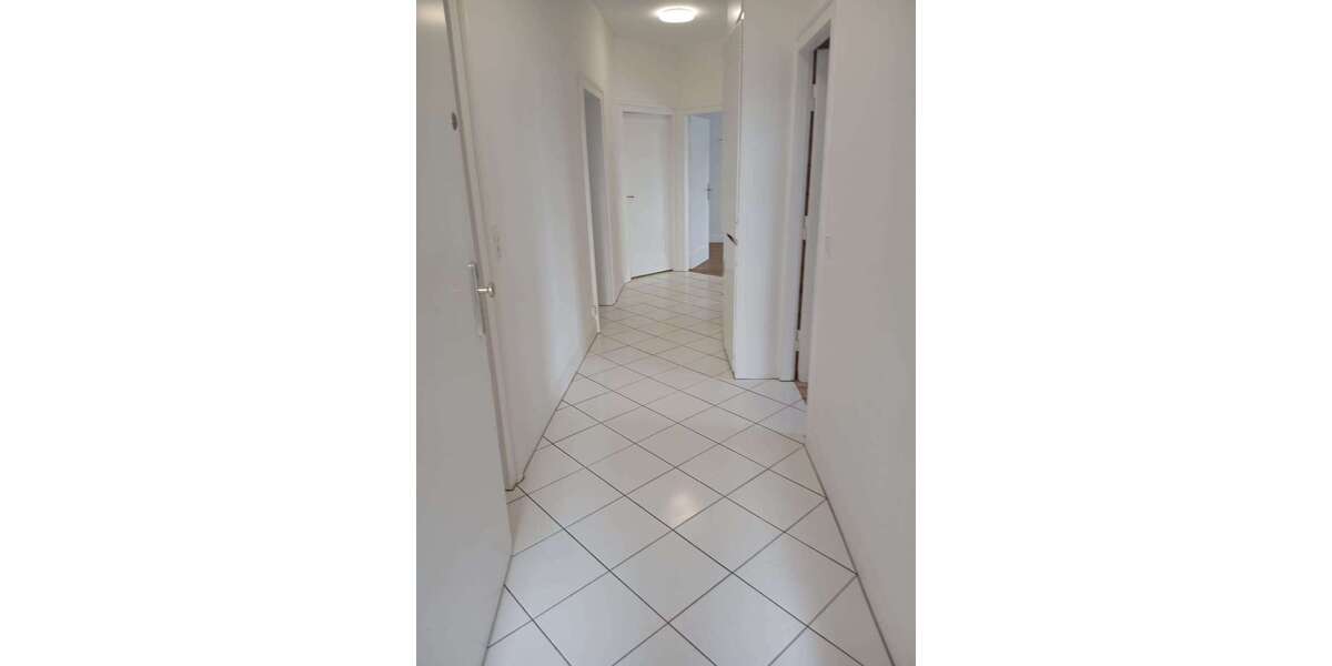 Etagenwohnung Frankfurt Eschersheim - 4 Zimmer, 120 m&sup2;, 2.200&euro; | Angebot:25979069