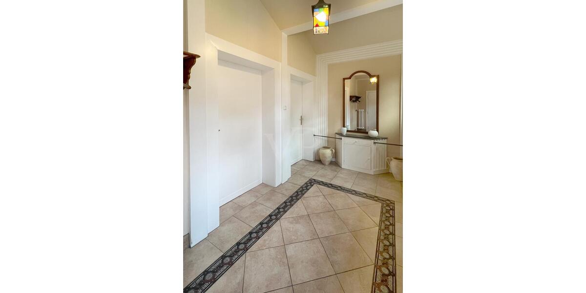 Maisonettenwohnung Kelsterbach - 8 Zimmer, 215 m&sup2;, 2.600&euro; | Angebot:25236970