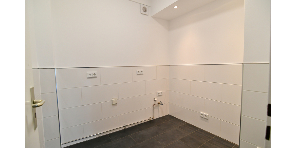RESERVIERT! Ein bis drei Räume, Empfang, WC + Teeküche... frisch renoviert extra für Sie! - Gewerbeobjekt Frankfurt Gutleutviertel | Angebot:26339465