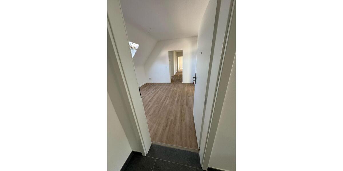 Etagenwohnung Bruchköbel - 3 Zimmer, 120 m&sup2;, 1.250&euro; | Angebot:27585300