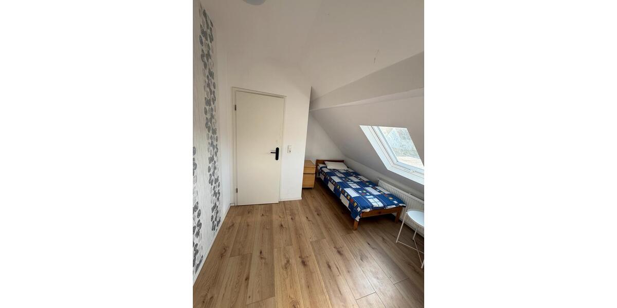 Dachgeschoßwohnung Oberursel (Taunus) - 4 Zimmer, 100 m&sup2;, 1.200&euro; | Angebot:25295601