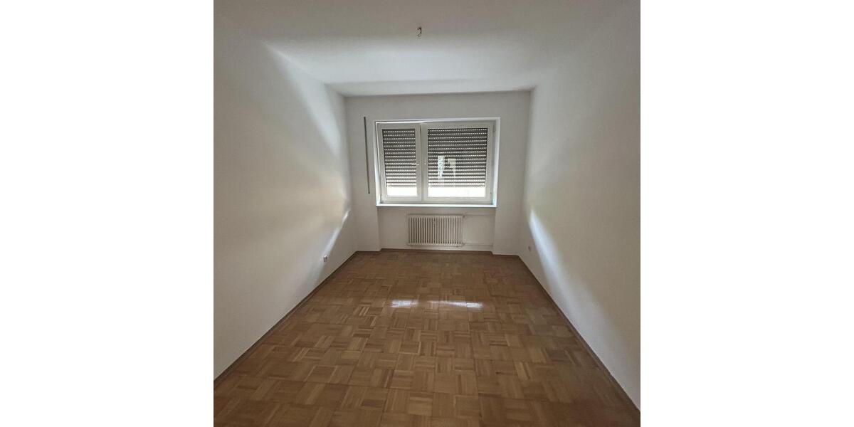 Etagenwohnung Frankfurt am Main Ost - 3 Zimmer, 80 m&sup2;, 1.300&euro; | Angebot:23027842