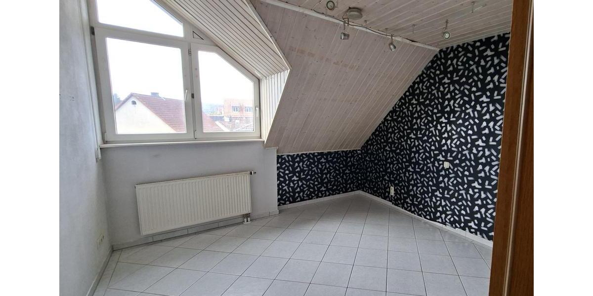 Dachgeschoßwohnung Glauburg - 6 Zimmer, 173 m&sup2;, 275.000&euro; | Angebot:26607916
