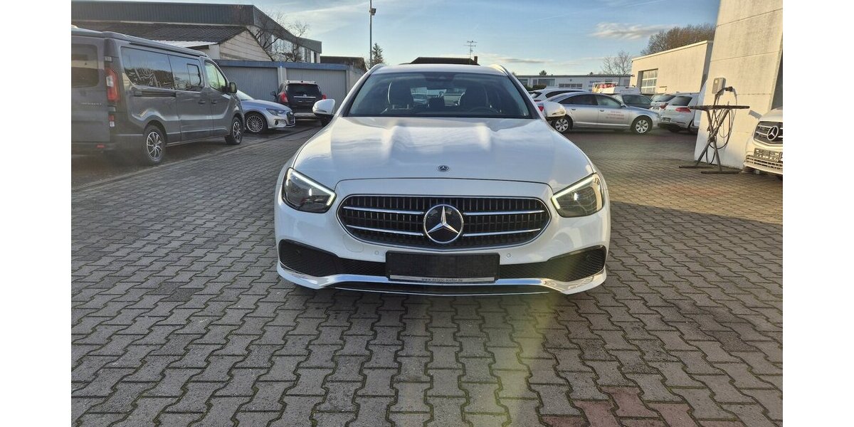 Mercedes-Benz E 300 e T Avantgarde AHK, LED, Rückfahrkamera, App 55.700 km 28.590 &euro; Rodgau 63110