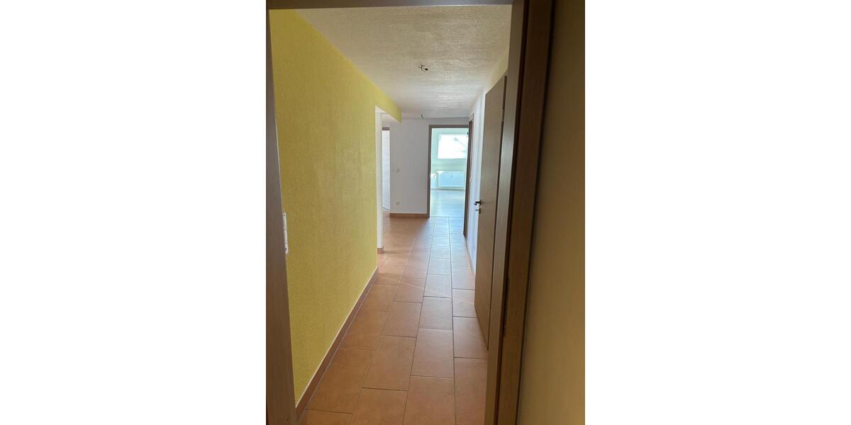 Dachgeschoßwohnung Ortenberg - 3 Zimmer, 97 m&sup2;, 790&euro; | Angebot:26420253