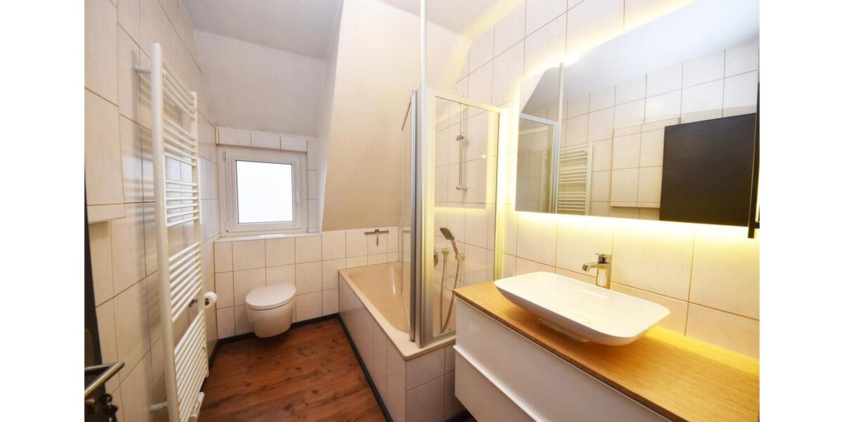 Dachgeschoßwohnung Großostheim - 4 Zimmer, 90 m&sup2;, 880&euro; | Angebot:25752512