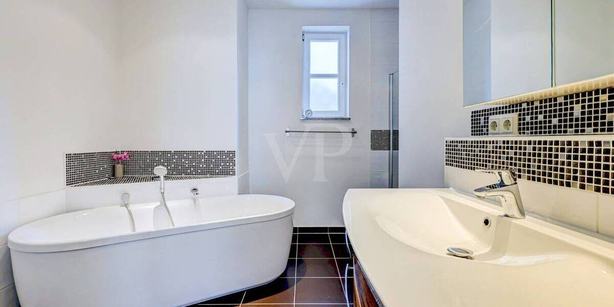 Mehrfamilienhaus, Wohnhaus Kronberg im Taunus Kronberg - 5 Zimmer, 180 m&sup2;, 2.400&euro; | Angebot:25939639