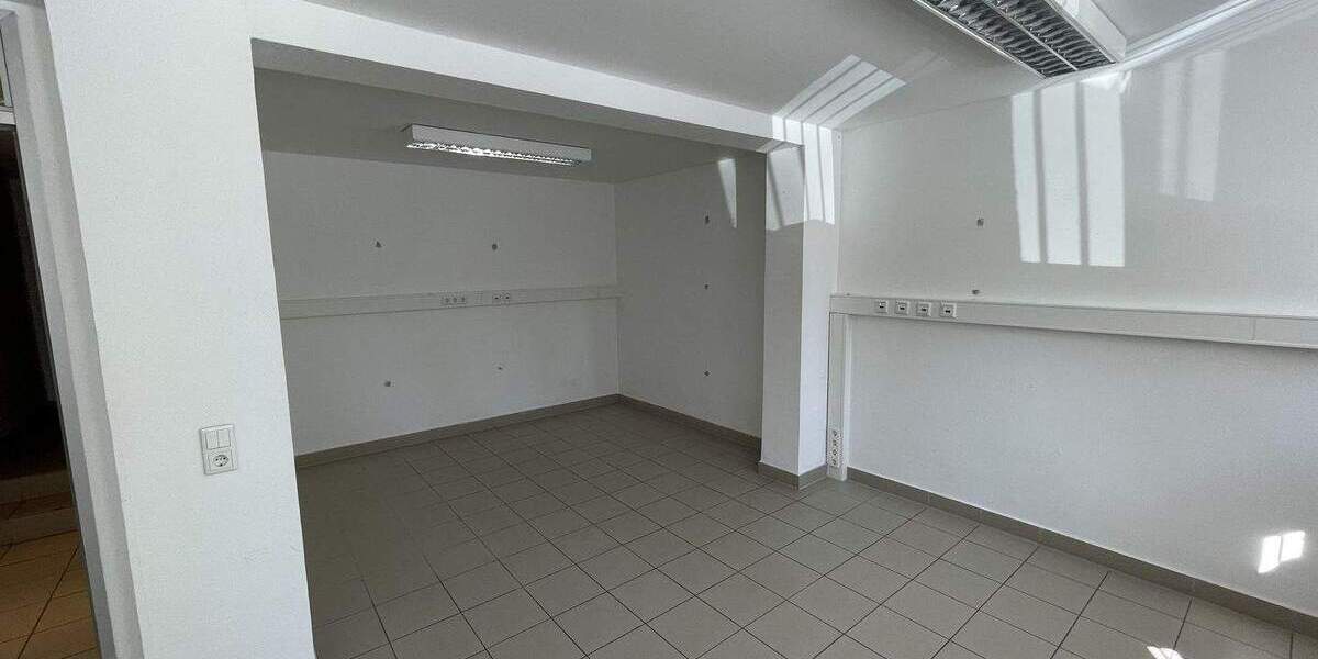 Gewerbeobjekt Frankfurt am Main Nied - 5 Zimmer, 2.650&euro; | Angebot:25690930