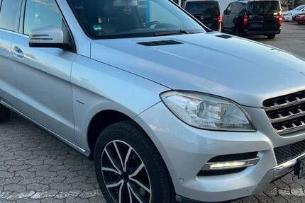 Mercedes-Benz ML 350 374.466 km 9.999 &euro; Frankfurt Am Main, Griesheim 65933
