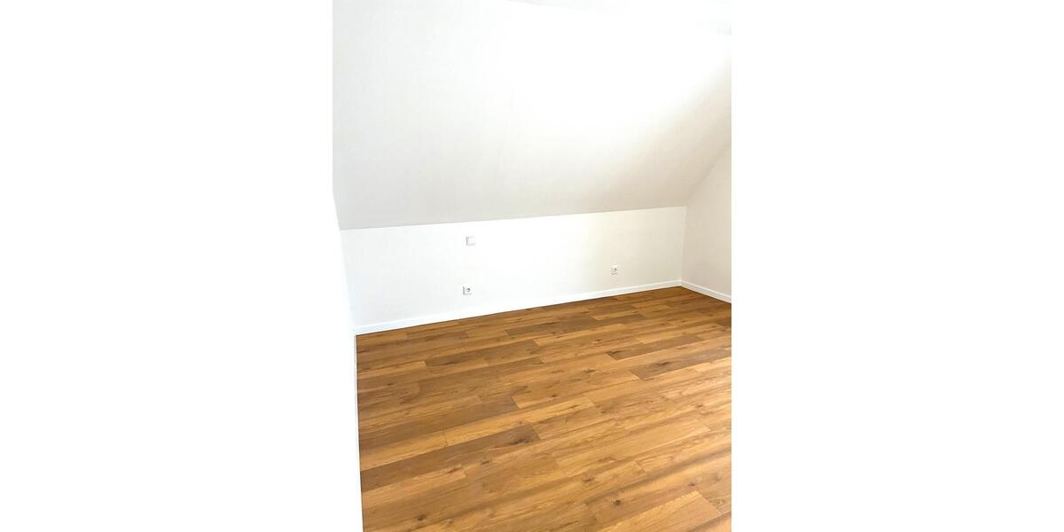 Dachgeschoßwohnung Freigericht - 2 Zimmer, 74 m&sup2;, 900&euro; | Angebot:26001609