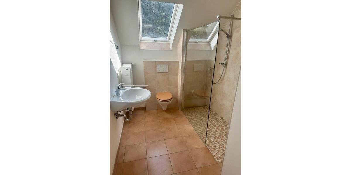 Dachgeschoßwohnung Freigericht - 3.5 Zimmer, 111 m&sup2;, 1.100&euro; | Angebot:25853896