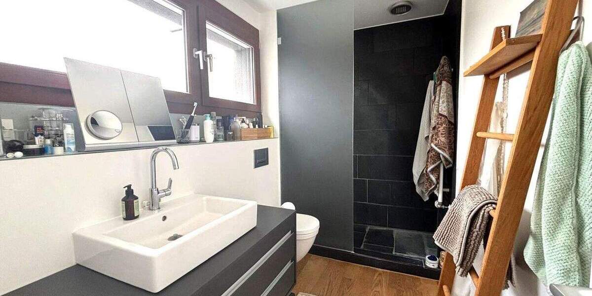 Reihenmittelhaus Frankfurt am Main Hausen - 4 Zimmer, 182 m&sup2;, 3.900&euro; | Angebot:25796137