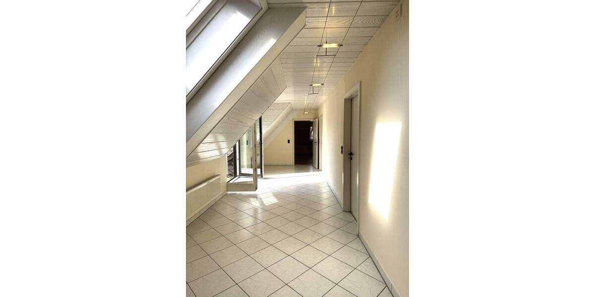 Etagenwohnung Bad Homburg Kirdorf - 4 Zimmer, 125 m&sup2;, 1.375&euro; | Angebot:25916603