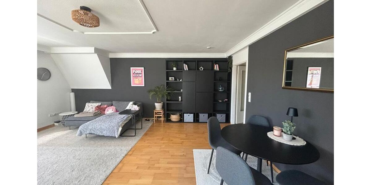 Dachgeschoßwohnung Friedrichsdorf - 3 Zimmer, 120 m&sup2;, 1.200&euro; | Angebot:26295541