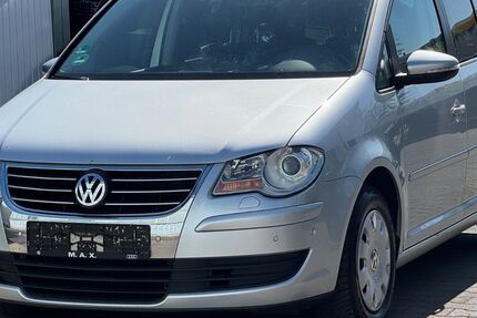 VW Touran 175.974 km 4.999 &euro; Offenbach am Main 63075