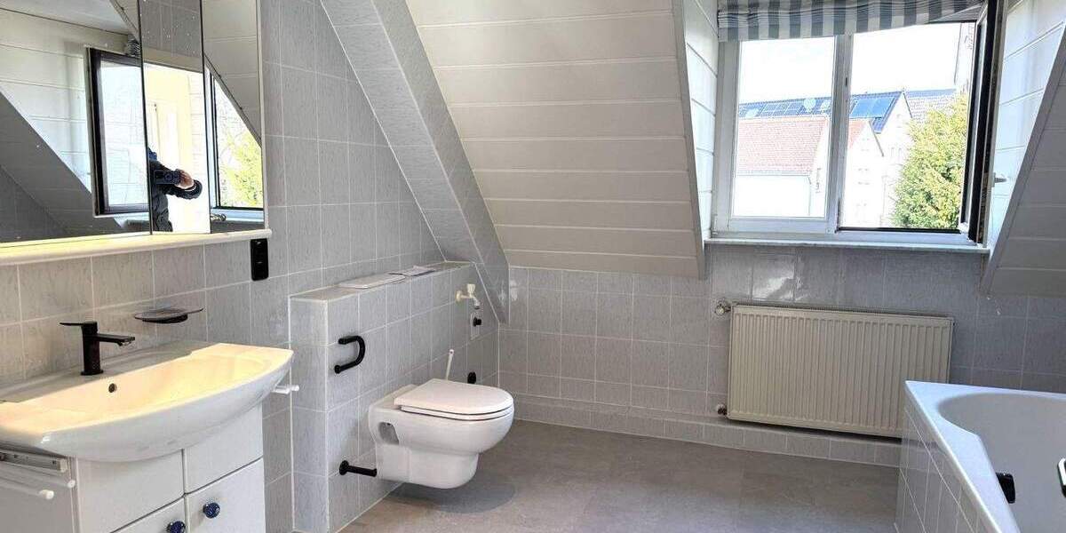 Etagenwohnung Bad Homburg Kirdorf - 4 Zimmer, 125 m&sup2;, 1.375&euro; | Angebot:25916603