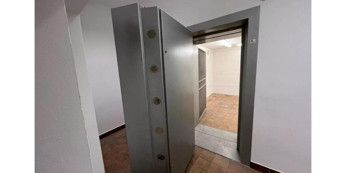 Hochparterre Bad Homburg vor der Höhe Gonzenheim - 5 Zimmer, 175 m&sup2;, 2.160&euro; | Angebot:25380898