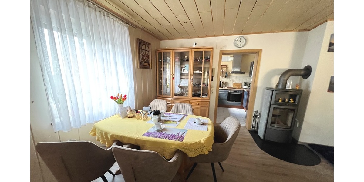 Bad Vilbel: Gepflegtes Stadthaus mit viel Platz! - Einfamilienhaus Bad Vilbel | Angebot:26421517
