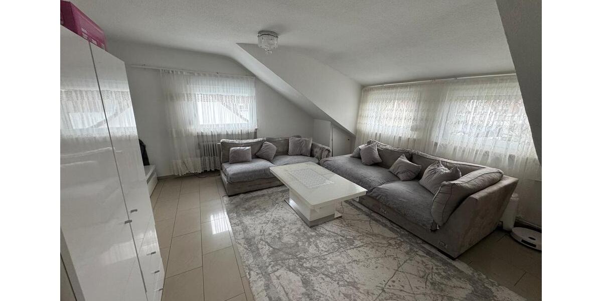 Dachgeschoßwohnung Hanau - 3 Zimmer, 85 m&sup2;, 750&euro; | Angebot:26132881