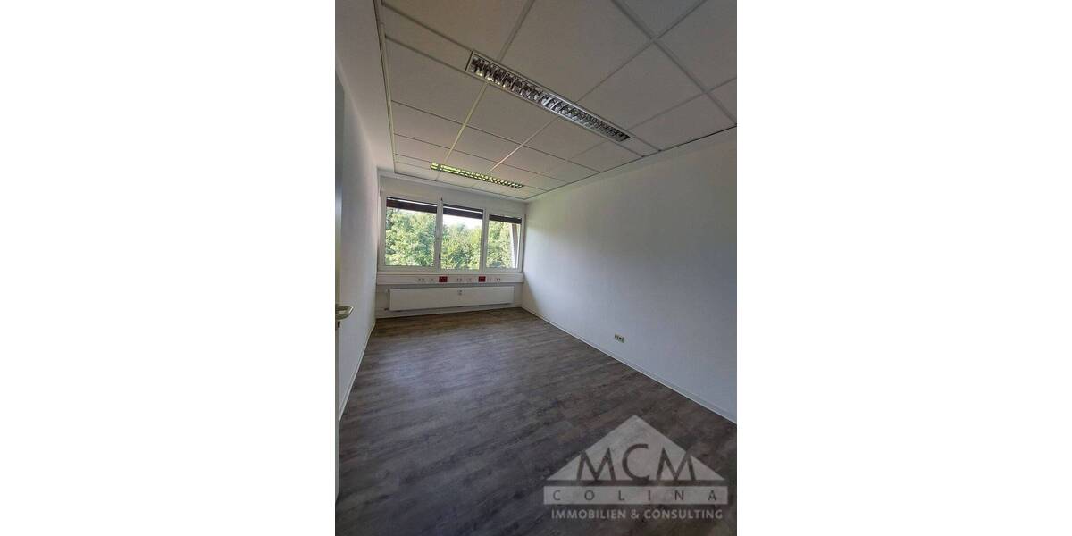 Gewerbeobjekt Frankfurt am Main / Niederursel Niederursel - 8 Zimmer, 236 m&sup2;, 2.500&euro; | Angebot:25749127