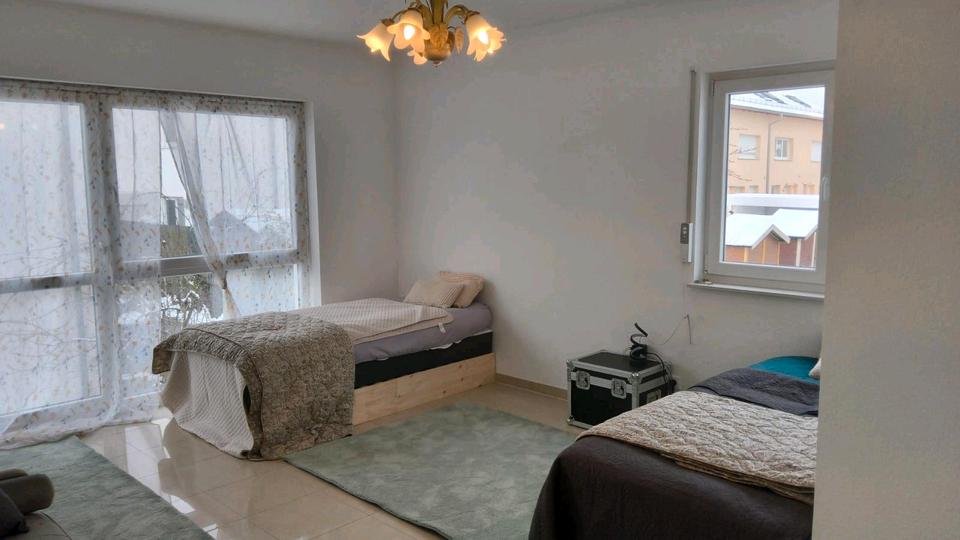 Etagenwohnung Schwalbach am Taunus - 5 Zimmer, 130 m&sup2;, 2.400&euro; | Angebot:25835029