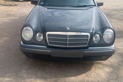 Mercedes-Benz E 280 152.000 km 3.200 &euro; Aschaffenburg 63743