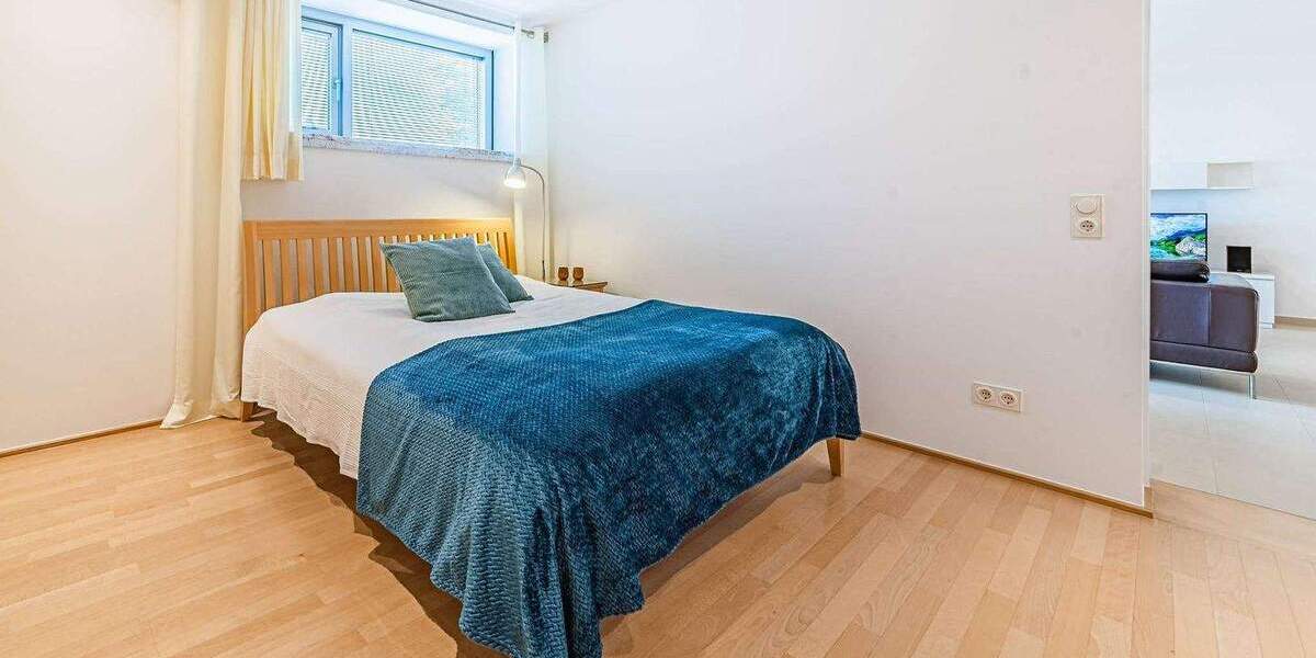 Etagenwohnung Frankfurt am Main Bahnhofsviertel - 2 Zimmer, 65 m&sup2;, 2.340&euro; | Angebot:25661899
