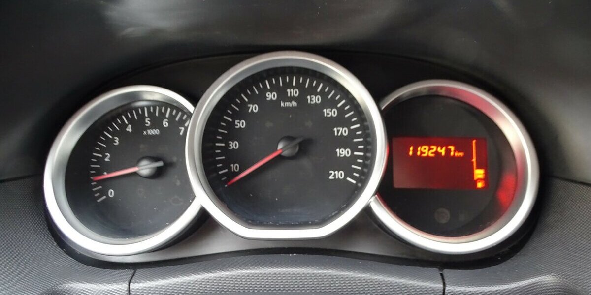 Dacia Duster 1,2l Black Shadow 4x2 Klima, Einparkhilfe h 119.200 km 6.990 &euro; Rodgau 63110