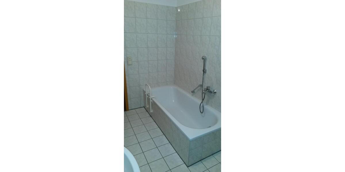 Dachgeschoßwohnung Gründau - 3 Zimmer, 98 m&sup2;, 800&euro; | Angebot:25830883