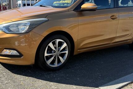Hyundai i20 144.456 km 5.350 &euro; Hanau 63452