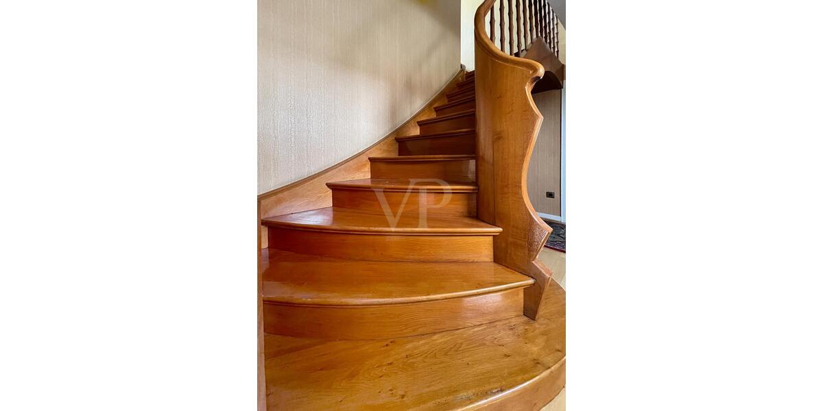 Maisonettenwohnung Kelsterbach - 8 Zimmer, 215 m&sup2;, 2.600&euro; | Angebot:25236970