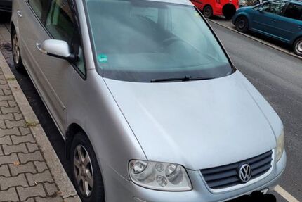 VW Touran 218.000 km 3.700 &euro; Frankfurt am Maim 60386